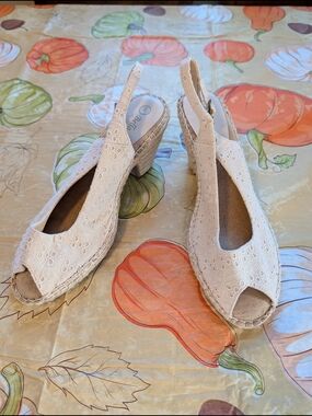 Bella Vita Cream Lace Peep-Toe Slingback Heels